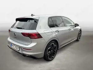 Volkswagen Golf VIII R-Line 1.5eTSI DSG AHK RFK Black Style Klima Bild 3