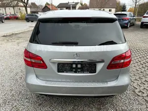 Mercedes-Benz B 220 CDI*Autom.*2.Hand*AHK*Bi-Xenon*SHZ*USB* Bild 4
