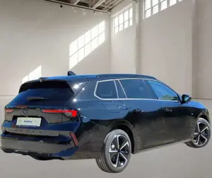 Opel Astra Sports Tourer 1.2 Turbo GS Bild 2