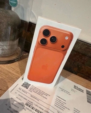 iPhone 17 Pro 256 Gb in Cosmic Orange