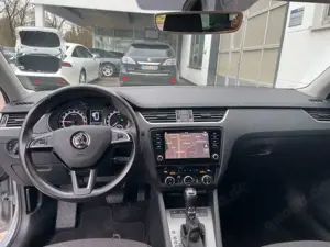 Skoda Octavia Combi 2,0TDI Soleil/DSG/1HD/MWST/AHK/LED