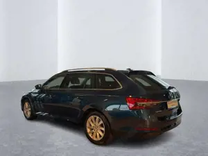 Skoda Superb Combi 1.4 TSI DSG Style iV Parklenkassise Bild 2