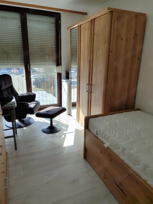 vermiete möbelierte zimmer miit küchen nützung und bad