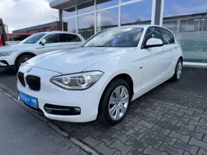 BMW 116 i Sport Line Automatik*Navi*Scheckheft*LED*