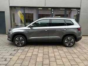 Skoda Karoq Tour TDI DSG AHK+Navi+Matrix+Standheizung