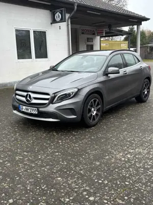 Mercedes-Benz GLA 220