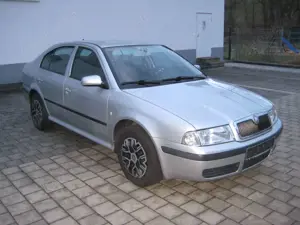 Skoda Octavia 1.6 Classic-Klimaaut.-AHK-TÜV 12/2026