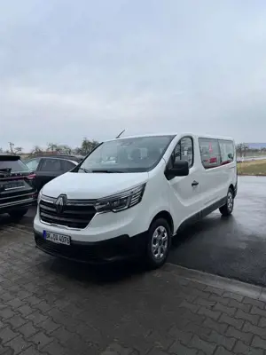 Renault Trafic L2H1 3,0t (8/9 Sitze) Authentic