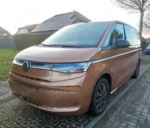 Volkswagen T7 Multivan 2,0 TDI Style Lang AHK STH PANO Head Up