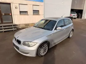BMW 120 Limousine 120d Automatik Navi Allwetter Bild 2