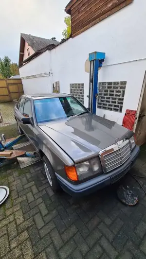 Mercedes-Benz E 230