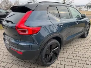 Volvo XC40 B3 B DKG Plus Black Edition Bild 2