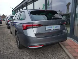 Skoda Octavia Combi 2.0 TDI Selection DSG AHK Navi Bild 3