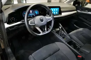 Volkswagen Golf VIII 1.5TSI Life StdHz AHK HKardon RKAM DCC Mem... Bild 2