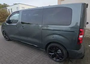 Peugeot Traveller 2,2 EAT8 BlueHDI Allure L2 25% Nachlass Bild 2