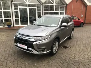 Mitsubishi Outlander 2.4 Plug-in Hybrid PLUS DIAMANT-Paket Navi