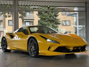 Ferrari F8 Spider LIFT/KAMERA/CARBON-LED-LENK./MEMORY