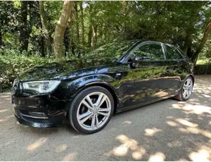 Audi A3 1.6 TDI S line Sportpaket Bild 2