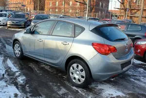 Opel Astra J Lim. 5-trg. Edition / TÜV/AU 05/2027 Bild 4