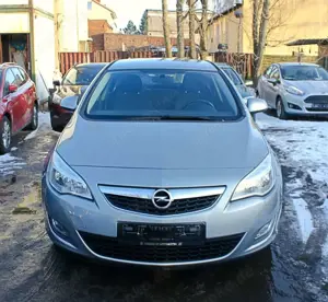 Opel Astra J Lim. 5-trg. Edition / TÜV/AU 05/2027 Bild 2