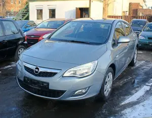 Opel Astra J Lim. 5-trg. Edition / TÜV/AU 05/2027 Bild 3