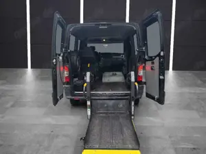 Renault Master Behindertengerecht-Lift Bild 2