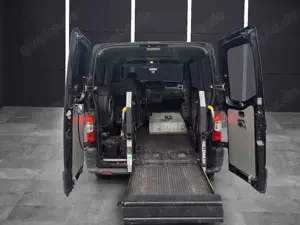 Renault Master Behindertengerecht-Lift Bild 4