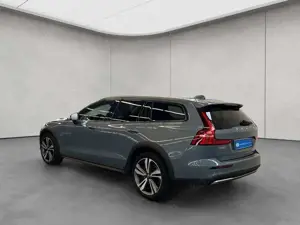 Volvo V60 Cross Country V60 Cross Country B4 D AWD PLUS PilotAssist BLIS Bild 3