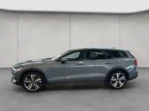 Volvo V60 Cross Country V60 Cross Country B4 D AWD PLUS PilotAssist BLIS Bild 2