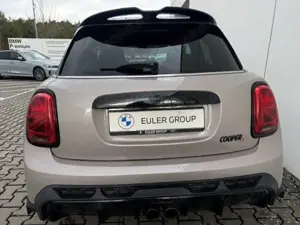 MINI Cooper S LkHz RFK SHZ ACC Parkass DrivAss NAV Bild 5