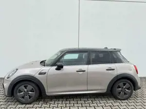 MINI Cooper S LkHz RFK SHZ ACC Parkass DrivAss NAV Bild 3