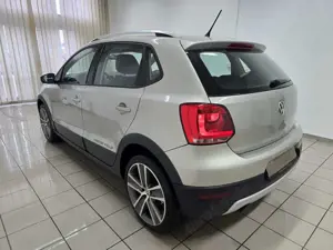 Volkswagen Polo V Cross Polo 1.4 MPI Cool  Sound 1.Hand Bild 2