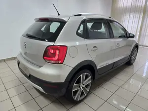 Volkswagen Polo V Cross Polo 1.4 MPI Cool  Sound 1.Hand Bild 3