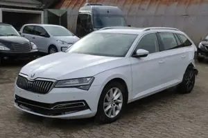 Skoda Superb Combi 2.0 TDI DSG Style Leder Navi LED