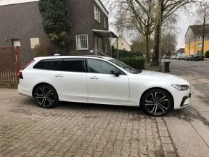 Volvo V90 Kombi Plus Dark Recharge Plug-In Hybrid AWD Bild 2