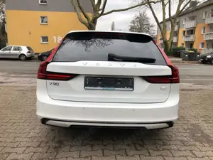 Volvo V90 Kombi Plus Dark Recharge Plug-In Hybrid AWD Bild 4