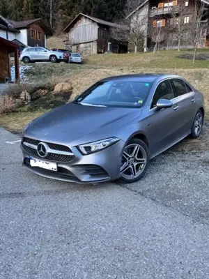 Mercedes-Benz A 250 A 250 e 8G-DCT AMG Line