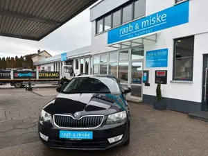 Skoda Octavia Combi Elegance *SHZ/Tempomat/PDC*