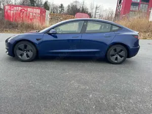 Tesla Model 3 Bild 2