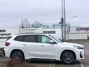 BMW X1 s20d M Sport ACC Kamera AktivS.Lenkradh.AHK LED Bild 4