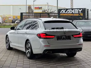 BMW 520 d xDrive Touring Facelift*Leder*Live*DAB*Wlan Bild 4