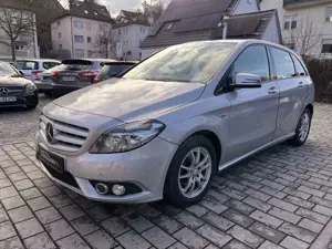 Mercedes-Benz B 180 *NAVI*PDC*8 Fach+Alu*Scheckheftgefleckt
