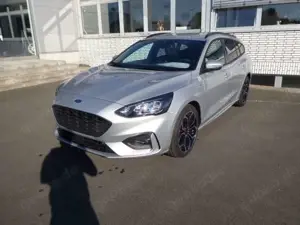 Ford Focus ST Line X Turn. Ecoblue Autom. + 18 Zoll - Winterp
