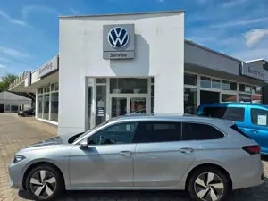 Volkswagen Passat Variant 2.0 TDI 110 kW Business AHK ACC