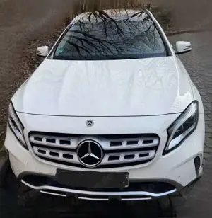 Mercedes-Benz GLA 180 GLA 180 Urban+360°Park+Navi+Pano+Standhzg