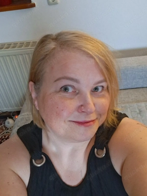 Milf verwöhnt Dich von oben bis unten