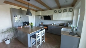 Ein Einfamilienhaus zum Verkauf in Szolnok, Ungarn, in einer exklusiven Wohnanlage am Fluss Zagyva Bild 3