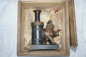 Laterna Magica um 1900 aus Gussmetall und Blech mit Glasbildern