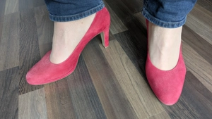 Ich bin ein Mann der gerne schöne Damenschuhe trägt 