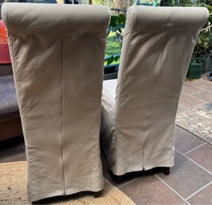 Vier Esstisch-Stühle